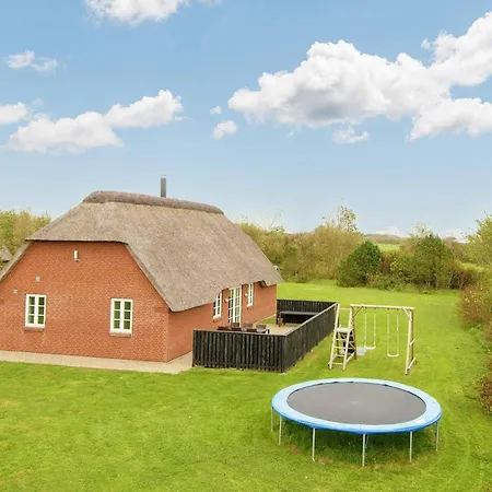 10 Person Holiday In *