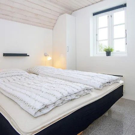 10 Person Holiday In *