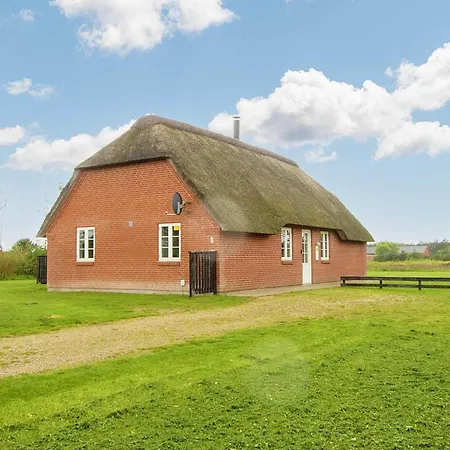 10 Person Holiday In