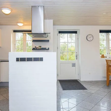 10 Person Holiday In